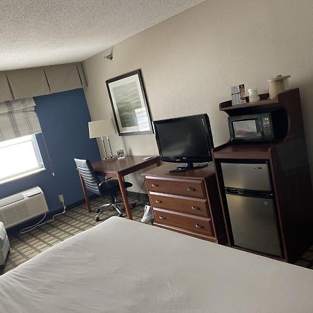 Baymont By Wyndham Galesburg Hotel Exterior photo