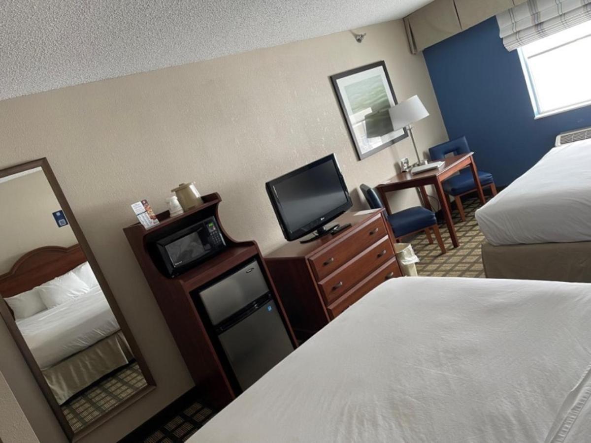 Baymont By Wyndham Galesburg Hotel Exterior photo