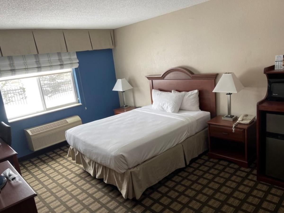 Baymont By Wyndham Galesburg Hotel Exterior photo