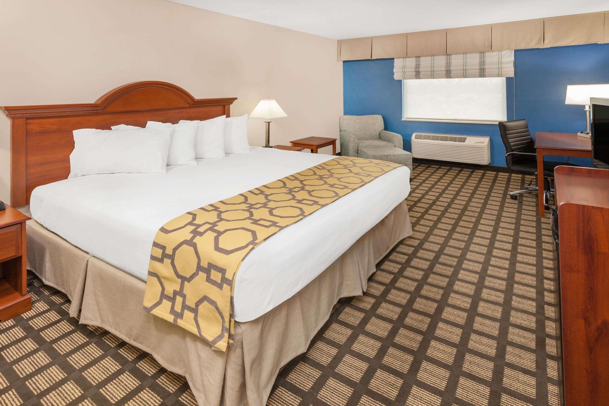 Baymont By Wyndham Galesburg Hotel Exterior photo