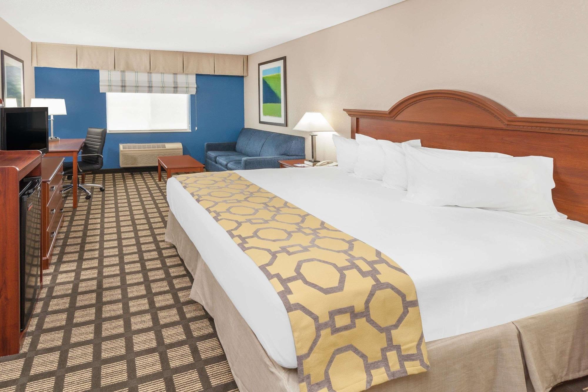 Baymont By Wyndham Galesburg Hotel Exterior photo