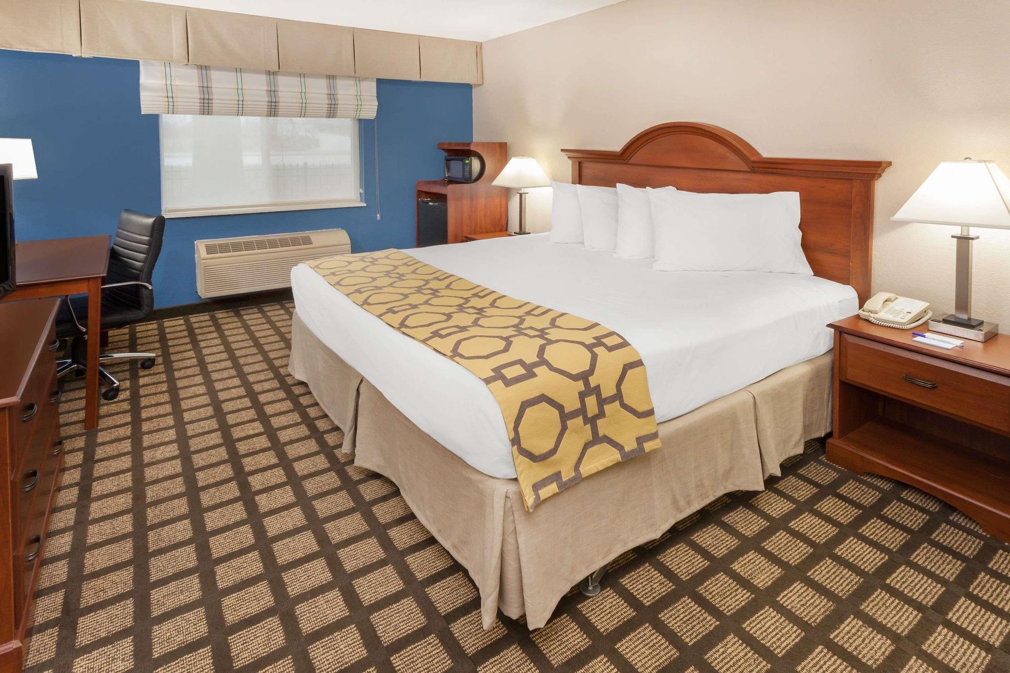 Baymont By Wyndham Galesburg Hotel Exterior photo