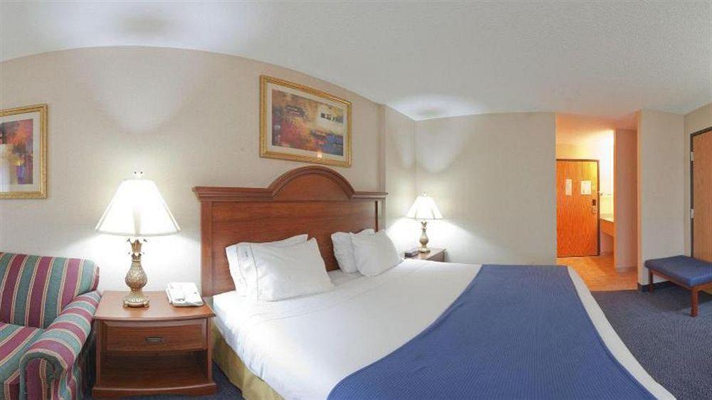 Baymont By Wyndham Galesburg Hotel Exterior photo