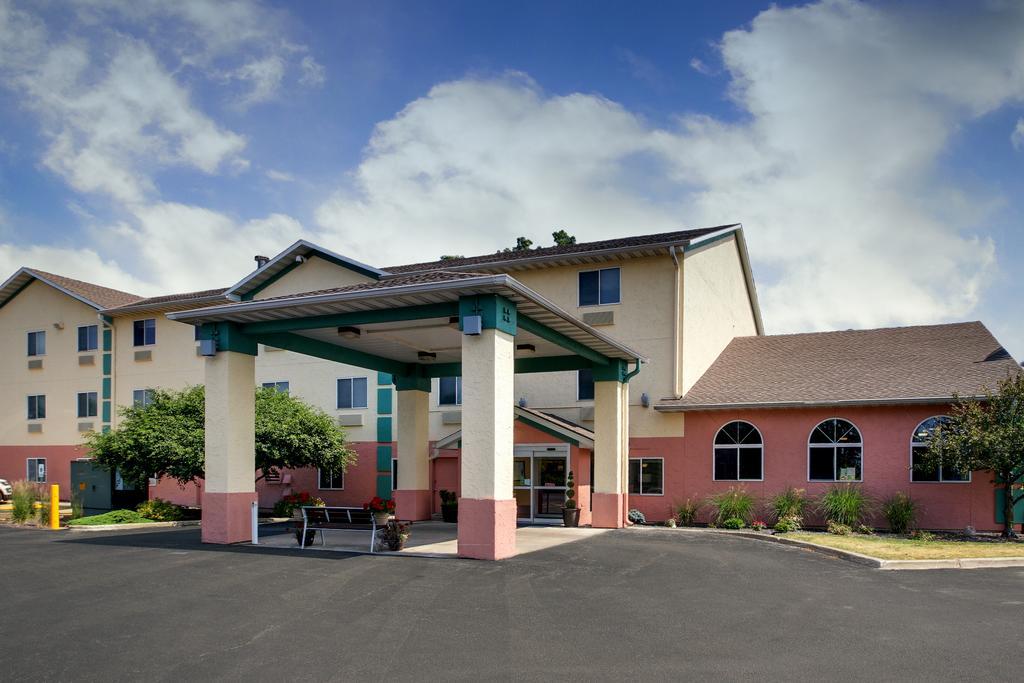 Baymont By Wyndham Galesburg Hotel Exterior photo