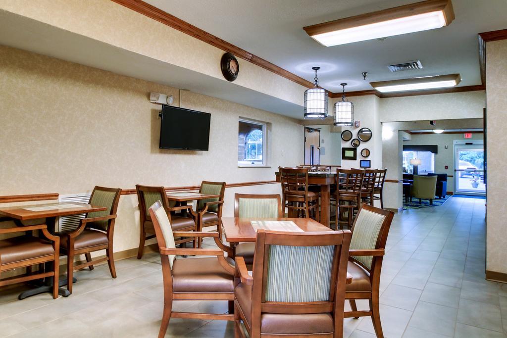 Baymont By Wyndham Galesburg Hotel Exterior photo