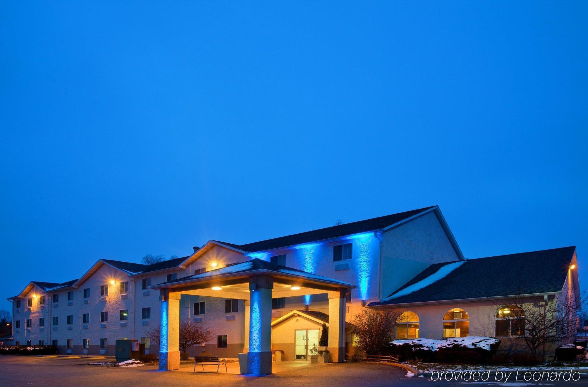 Baymont By Wyndham Galesburg Hotel Exterior photo