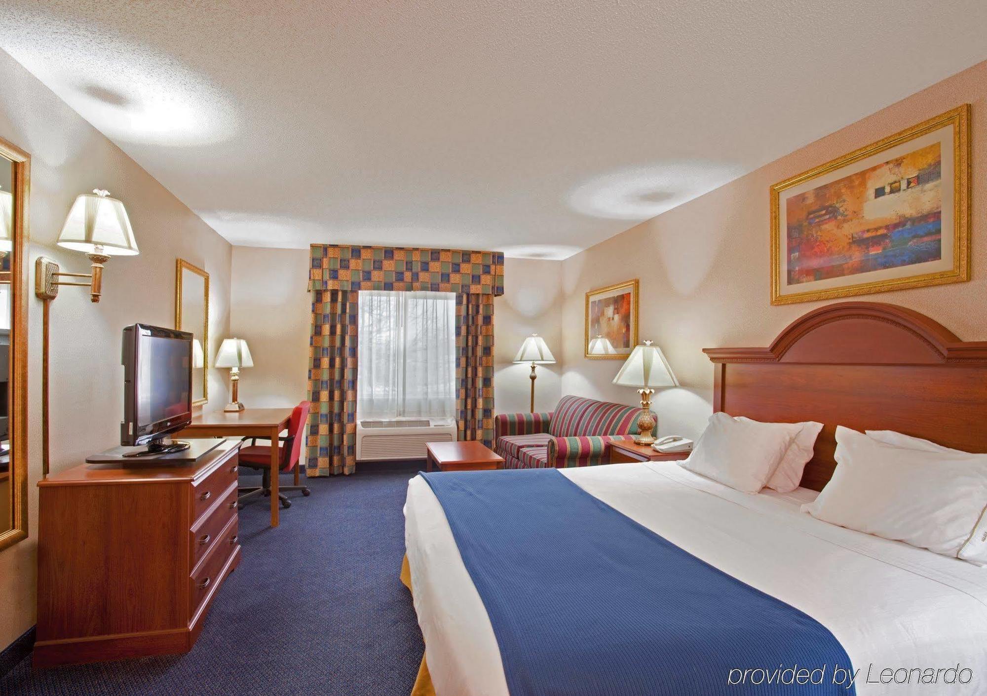 Baymont By Wyndham Galesburg Hotel Exterior photo