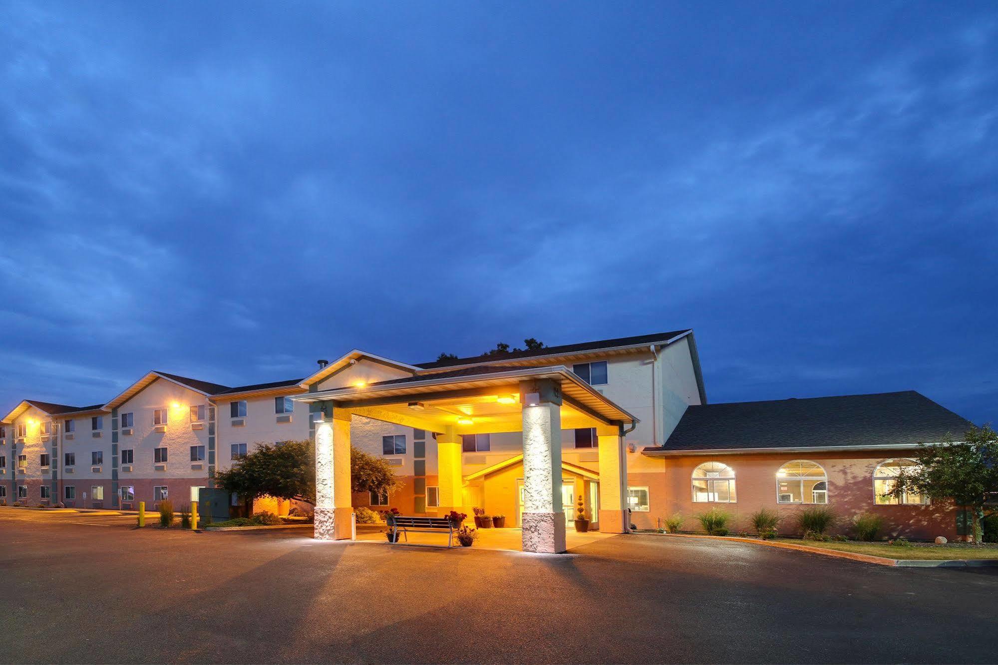 Baymont By Wyndham Galesburg Hotel Exterior photo