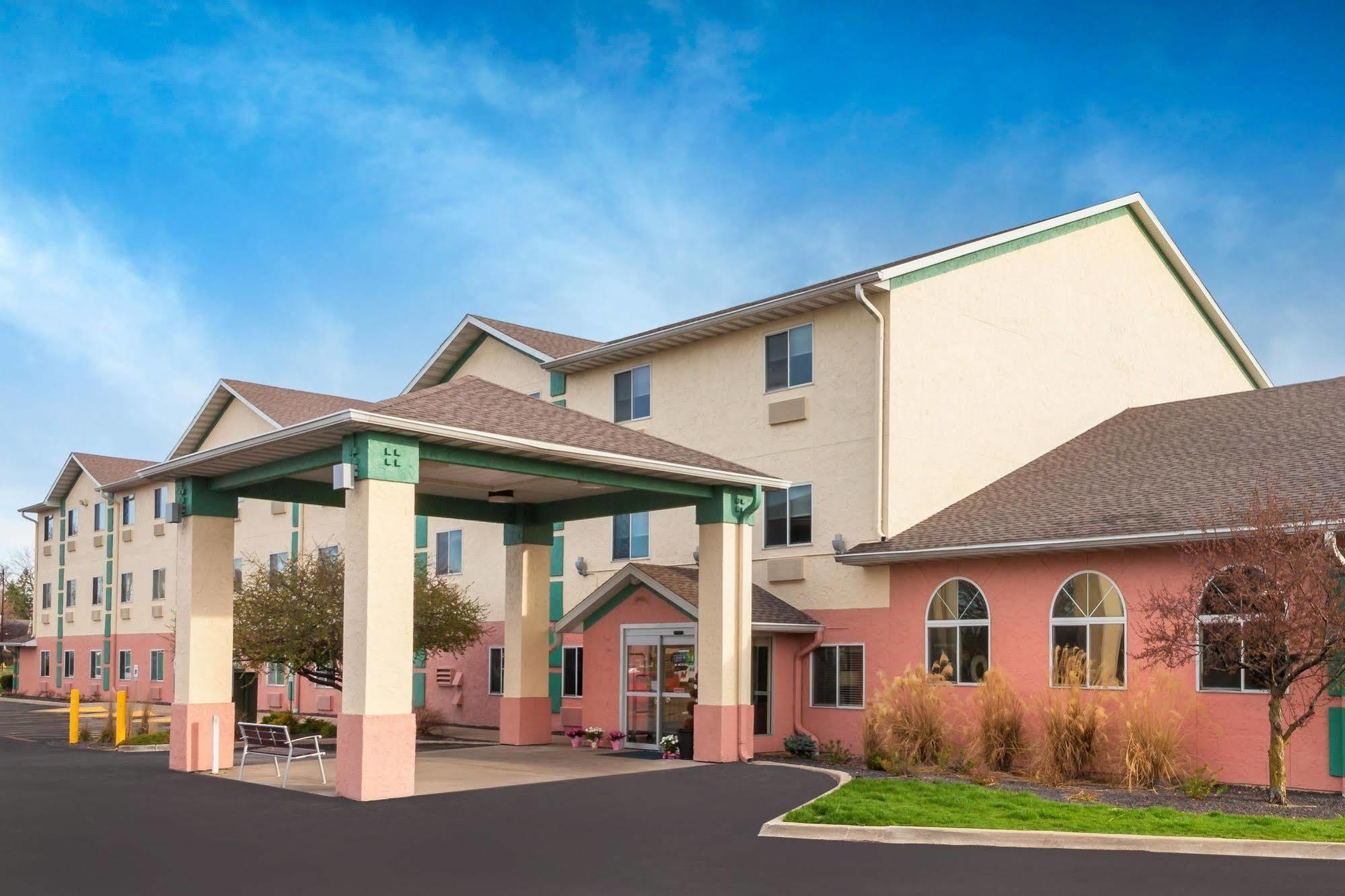 Baymont By Wyndham Galesburg Hotel Exterior photo